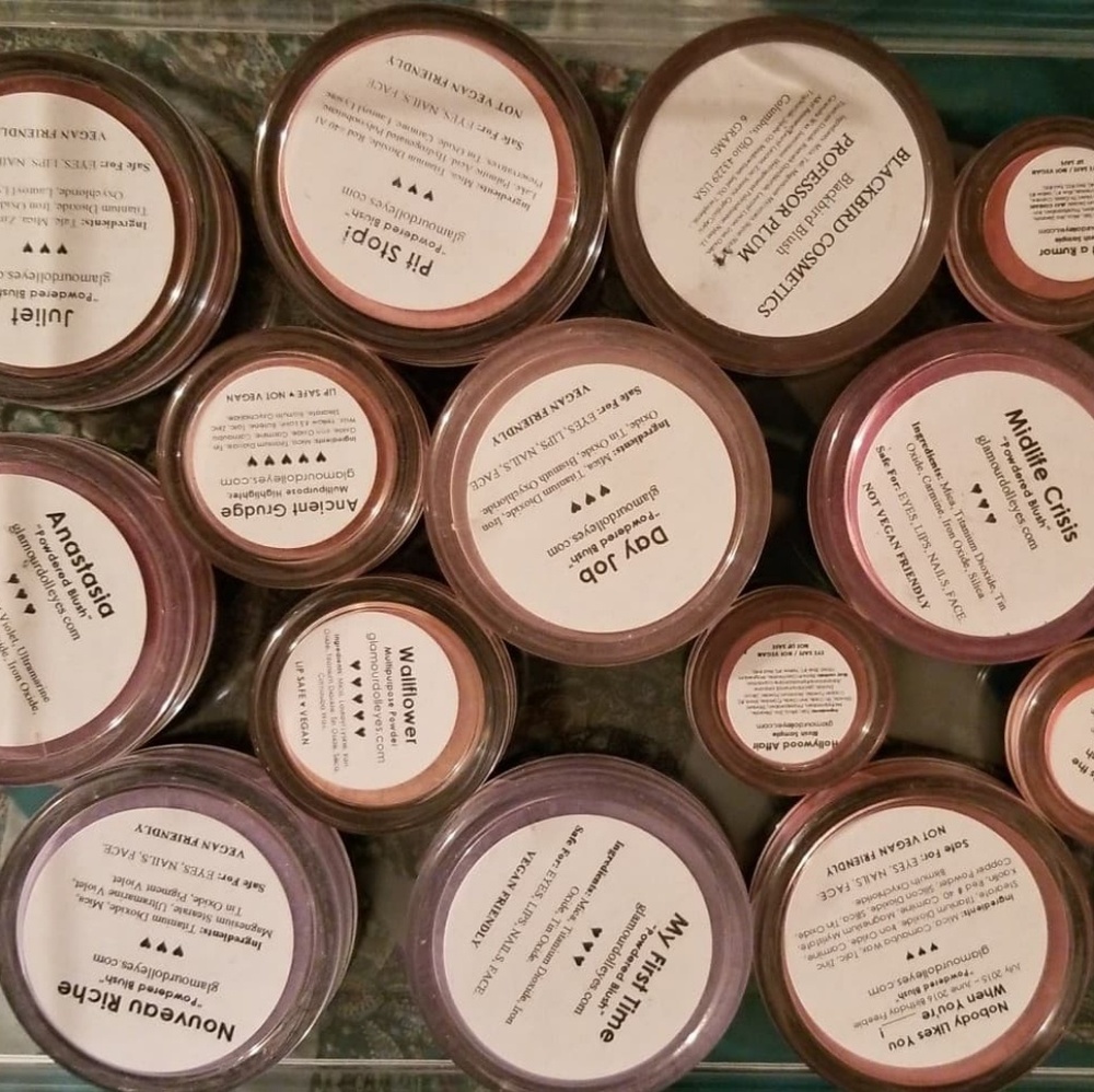 Full size and sample size blush